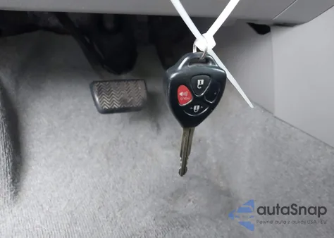 2011 Toyota Rav4 z USA, uszkodzony, nr VIN 2T3KF4DV0BW072402